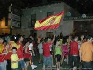 Ondeando la Bandera de los campeones