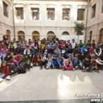 Escolares en el patio del Ayuntamiento tras el pleno infantil 2011