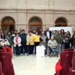 herencia discapcitadados todos a Usuarios del Centro "El Picazuelo" y "Carpe Diem" junto al alcalde de Herencia