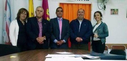 El portavoz del Grupo Popular de la Diputación Provincial, David Marín, y el viceportavoz, Ángel Exojo se reunen con concejales del PP de Herencia