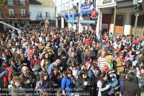 Aspecto de la plaza de España durante el Flashmob del Carnaval de Herencia 2014
