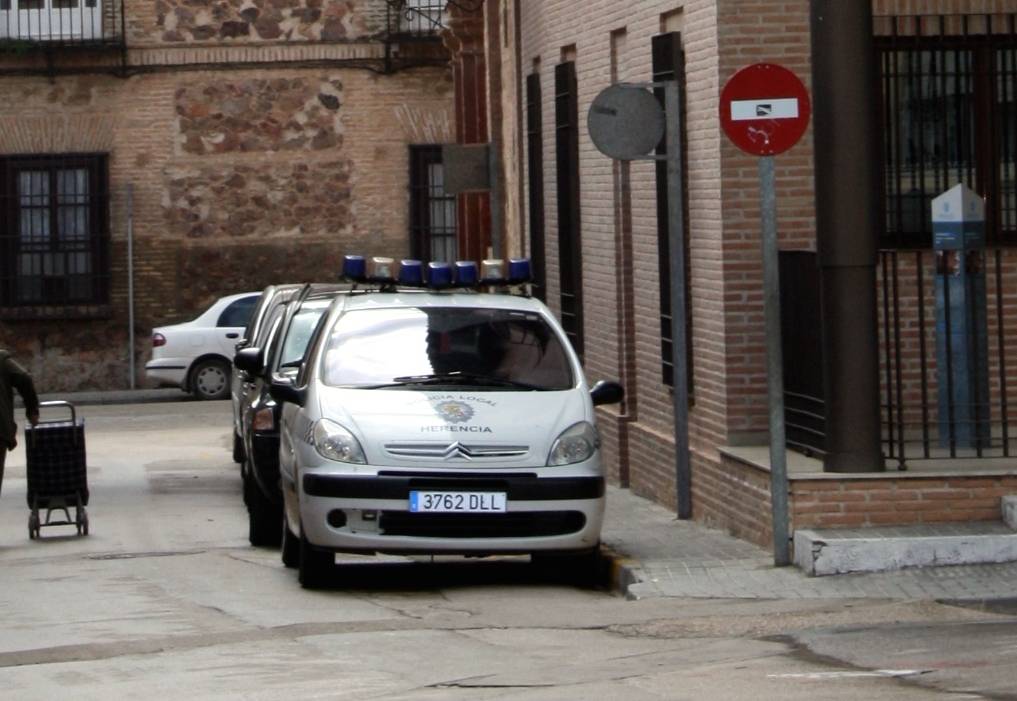 foto coche de policia local herencia ciudad real