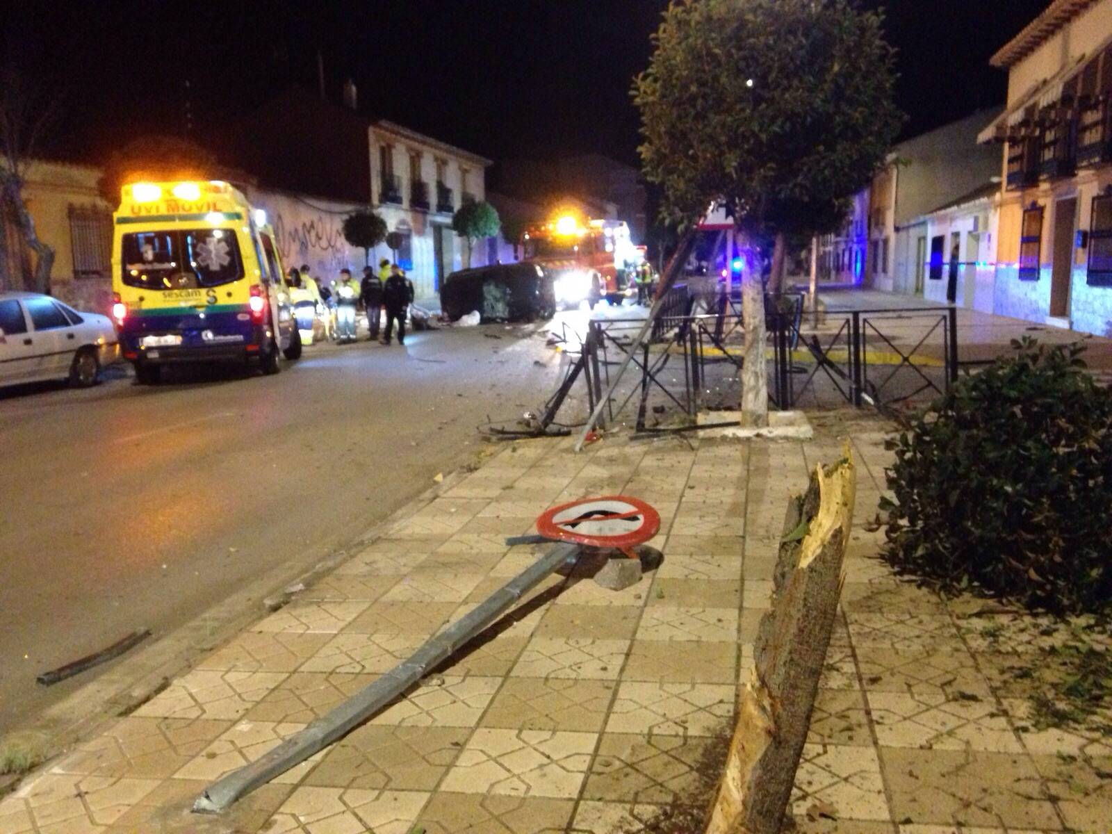 Accidente de coche en Villafranca después de saltarse control alcoholemia de Guardia Civil