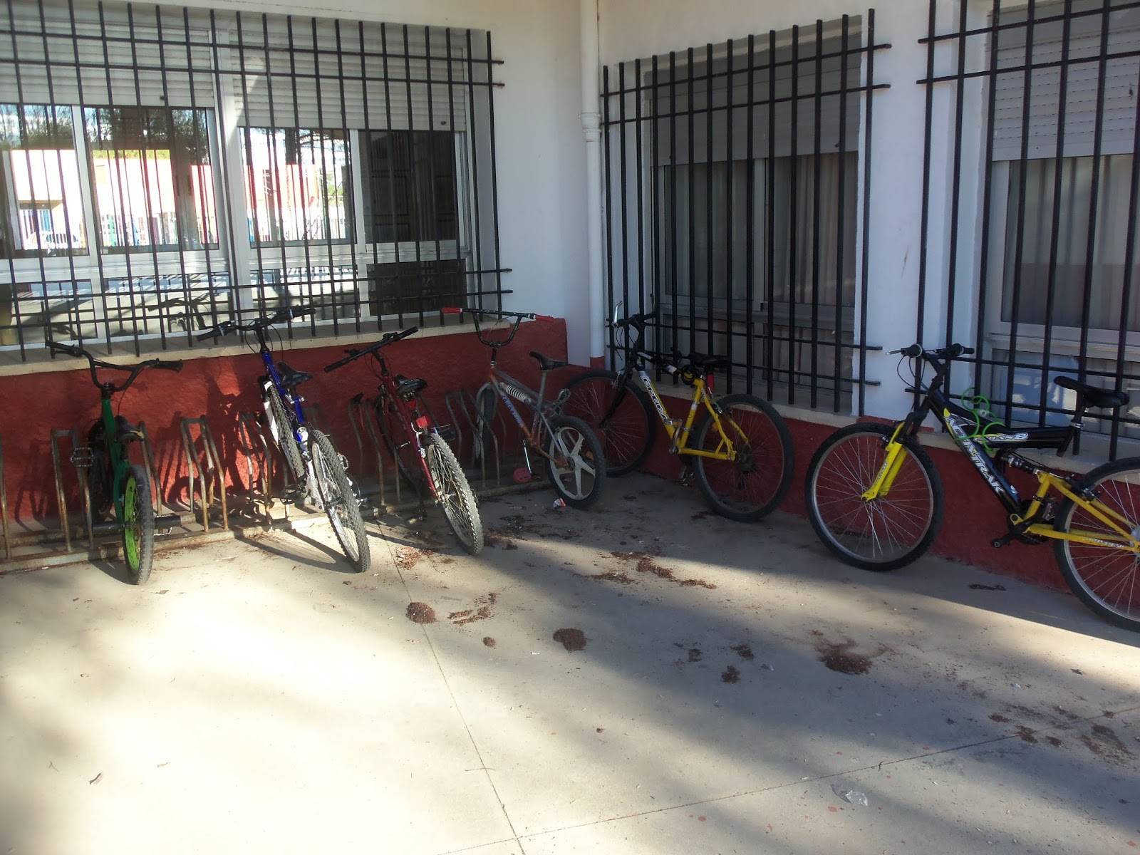 aparca bicis del colegio carrasco alcalde
