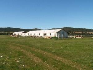 Una escuela taller restaura los "Corrios" de Carpuela para convertirlos en casas rurales 5