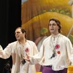 Los Pelendengues actuaron en el Teatro Falla con expectación de los gaditanos y rodeados de manchegos 2