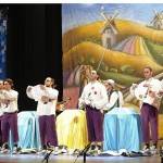Los Pelendengues actuaron en el Teatro Falla con expectación de los gaditanos y rodeados de manchegos 7