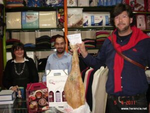 Ganador del Sorteo de la Asociación de Comercio de Herencia Santiago Moreno ganador del sorteo de la Asociación de Comercio de Herencia 1