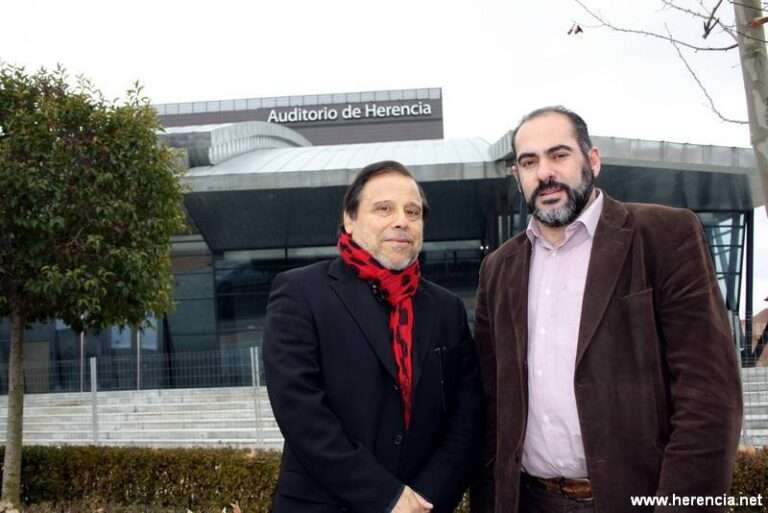 herencia primer chelo de la orquesta nacional y alcalde ante auditorio
