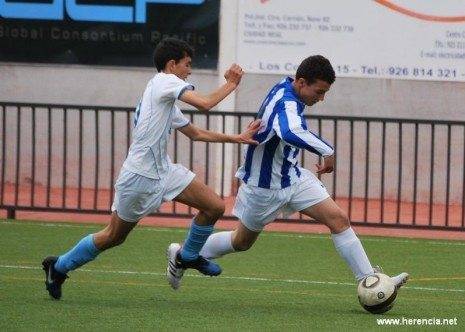 Infantiles de la Escuela de Fútbol del SMD de Herencia durante la semifinal provincial 2011-2012