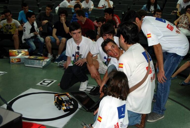 Parte del equipo del instituto ganador el Hermógenes Rodríguez, de Herencia,