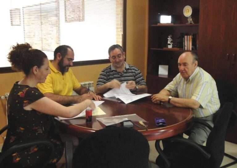 Firma acuerdo de colaboración con Cáritas