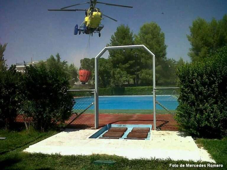 Labores de extinción del fuego de la Sierra de Herencia