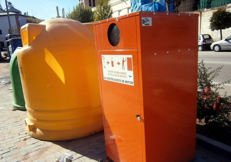 Nuevos contenedores para el reciclaje de aceite doméstico