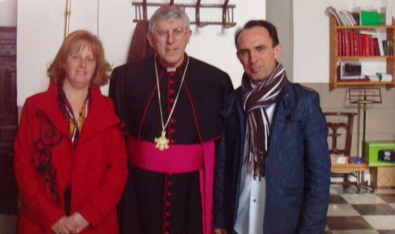 Herencia_Conchi García y Miguel García de Cis Adar, en su encuentro con Don Braulio, Arzobispo de Toledo