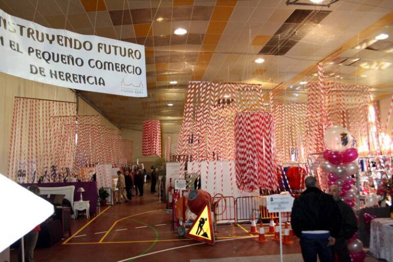 comercio herencia feria con decoracion elementos construccion