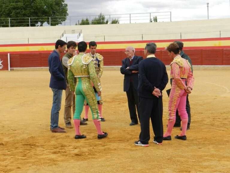 Herencia_Los toreros, el Presidente, el Asesor y el Delegado Gubernativo deciden sobre la suspensión del festejo1