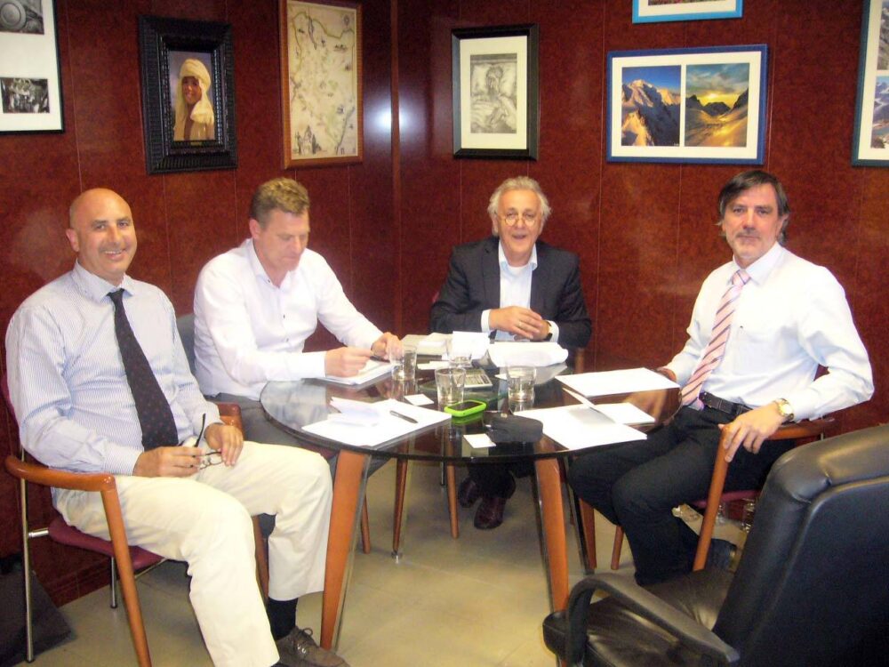 Tecnove Fiberglass y Van Eck firman un acuerdo comercial