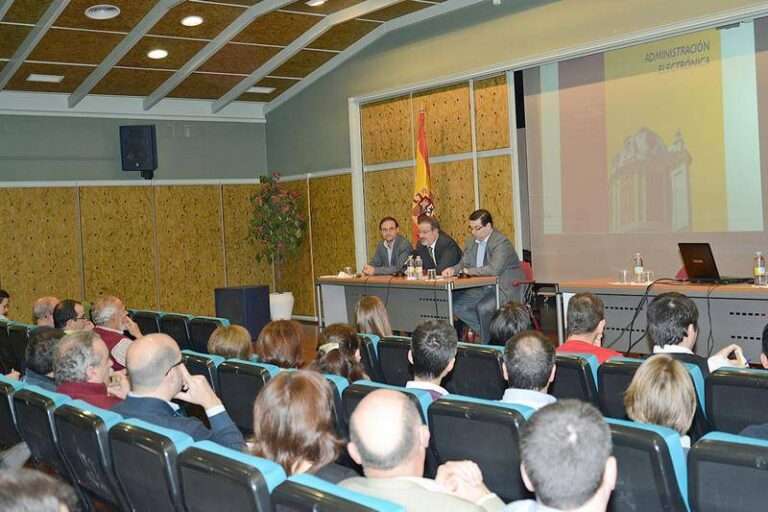 Charla informativa sobre administración electrónica