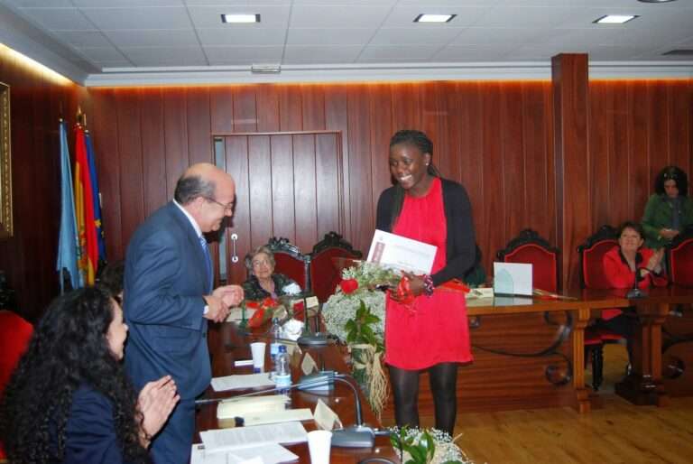 Tyda Coly recoge su premio Mujer 2014 del ayuntamiento de El Escorial