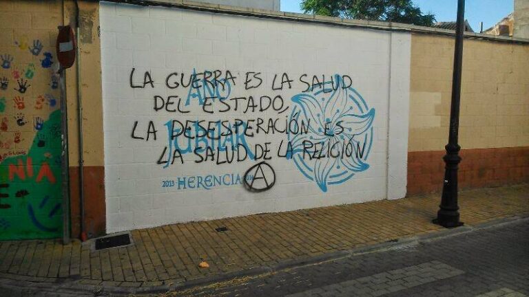 Pintada sobre el símbolo jubilar de Herencia
