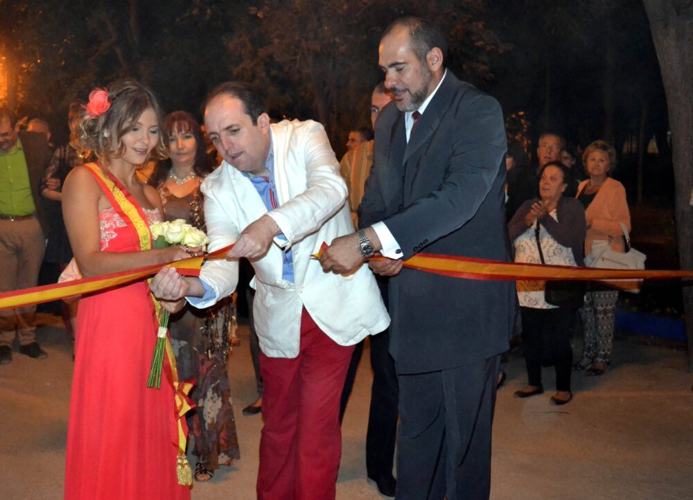 Corte de cinta por Reina, Pregonero y Alcalde en Feria y Fiestas 2014