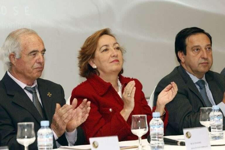 Foto de archivo de la JCCM: Eugenio Díaz-Pavón (a la izquierda) durante clausura 50 Aniversario Cooperativa San Jose en Herencia (CR) en 2012