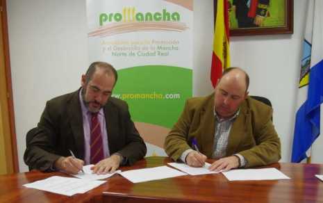 Firma del contrato de ayuda para equipar el Auditorio Municipal de Herencia