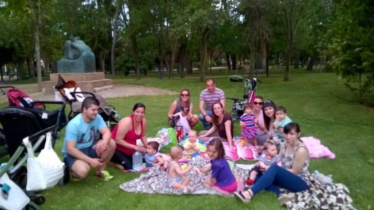 Convivencia en el parque del Grupo de Apoyo a la Lactancia Materna de Herencia