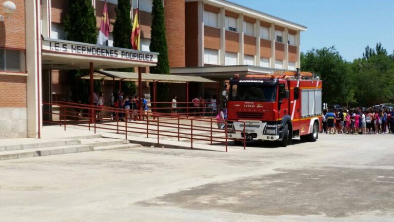 bomberos en instituto hermogenes rodriguez