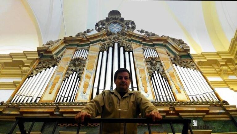 Eduardo Bribiesca organero encargado de la restauracion del organo barroco de Herencia. Foto de Ángela Bribiesca
