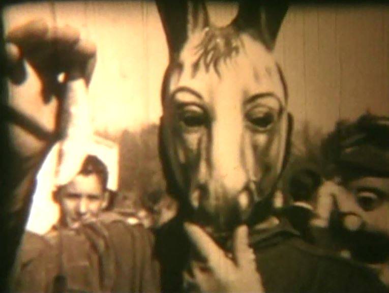 Máscara del carnaval de Herencia en los años 60 que puede verse en el documental grabado por Generoso Medina en aquella época y que sirve de inspiración para la realización del cartel del Sábado de los Ansiosos 2016