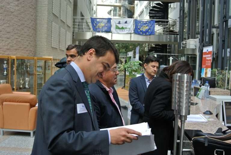 Consejero de Agricultura, Medio Ambiente y Desarrollo Rural, Francisco Martínez Arroyo, mantiene una reunión con el director general de Medio Ambiente.