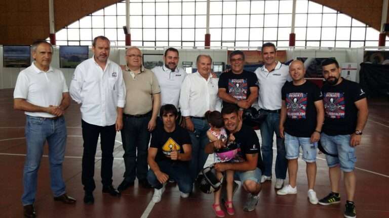 foto clausura de concentración motos rocinante en IV centenario