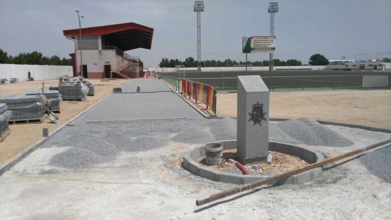 obras en el campo de fútbol de herencia