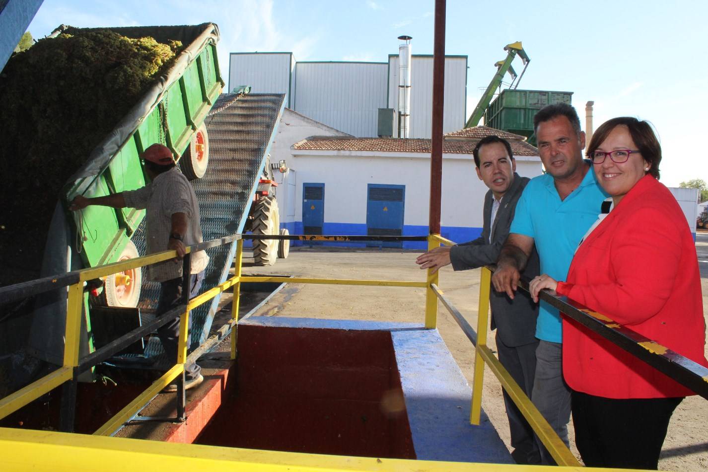 carmen-olmedo-en-visita-cooperativa-san-jose-de-herencia-2