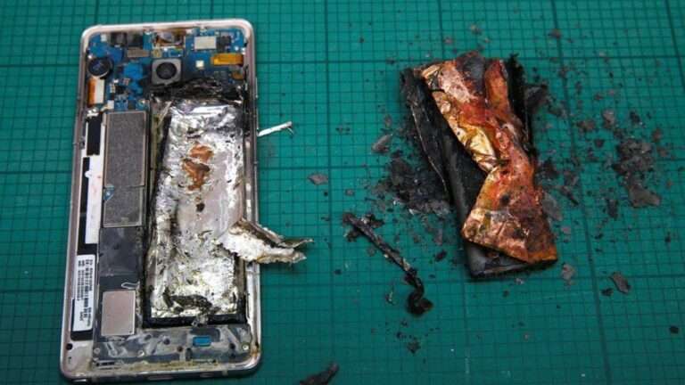 Móvil Samsung Galaxy Note 7 explosivo incendiado.