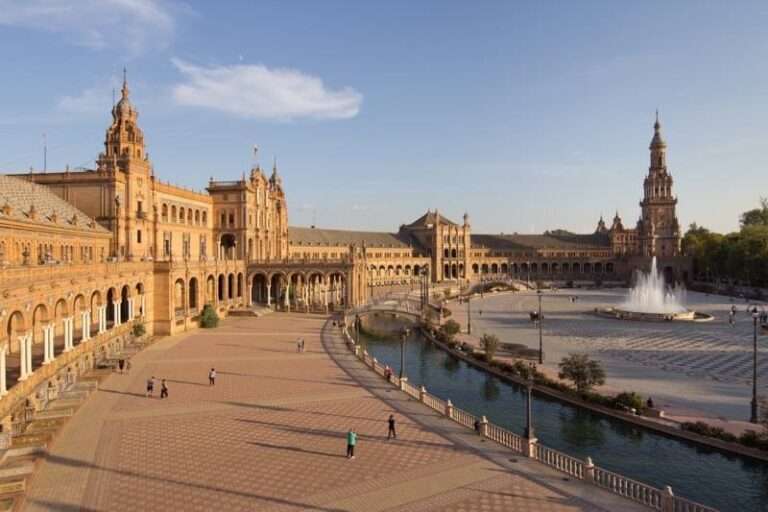 Plaza de Espan?a de Sevilla fotografia de Carlos Delgado publicada en Wikipedia