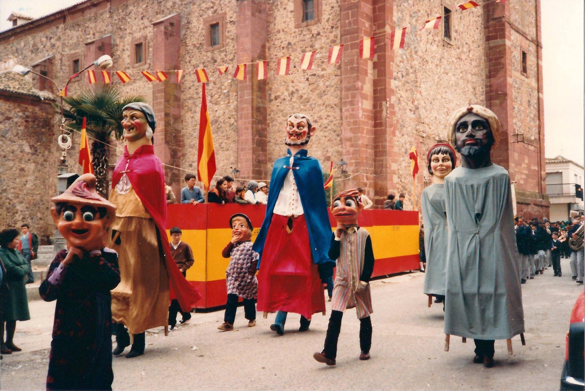 La Máscara de Carnaval, nuestros Gigantes y Cabezudos y Mariano 8