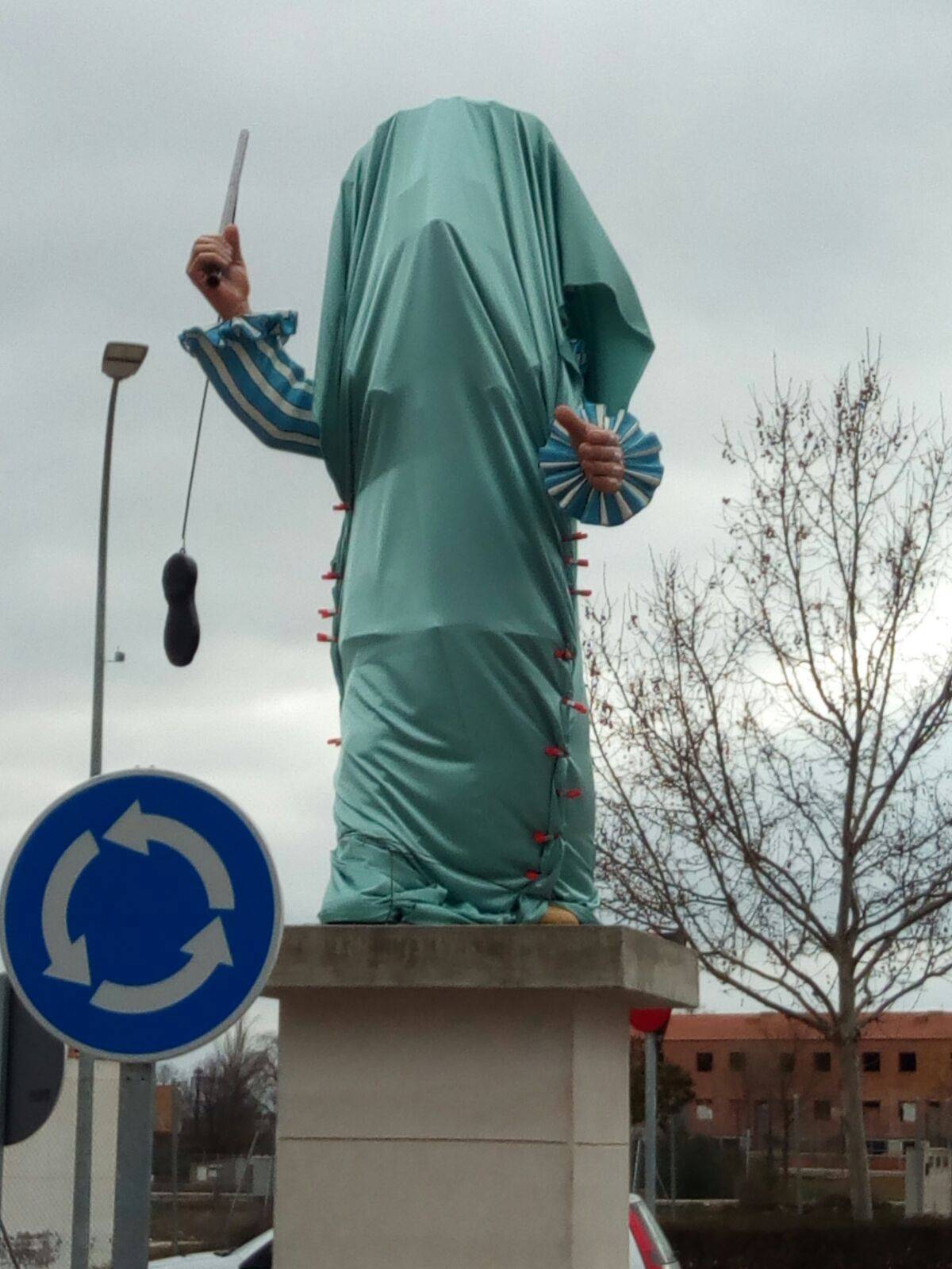 El Carnaval de Herencia instaló la escultura Perlé 20