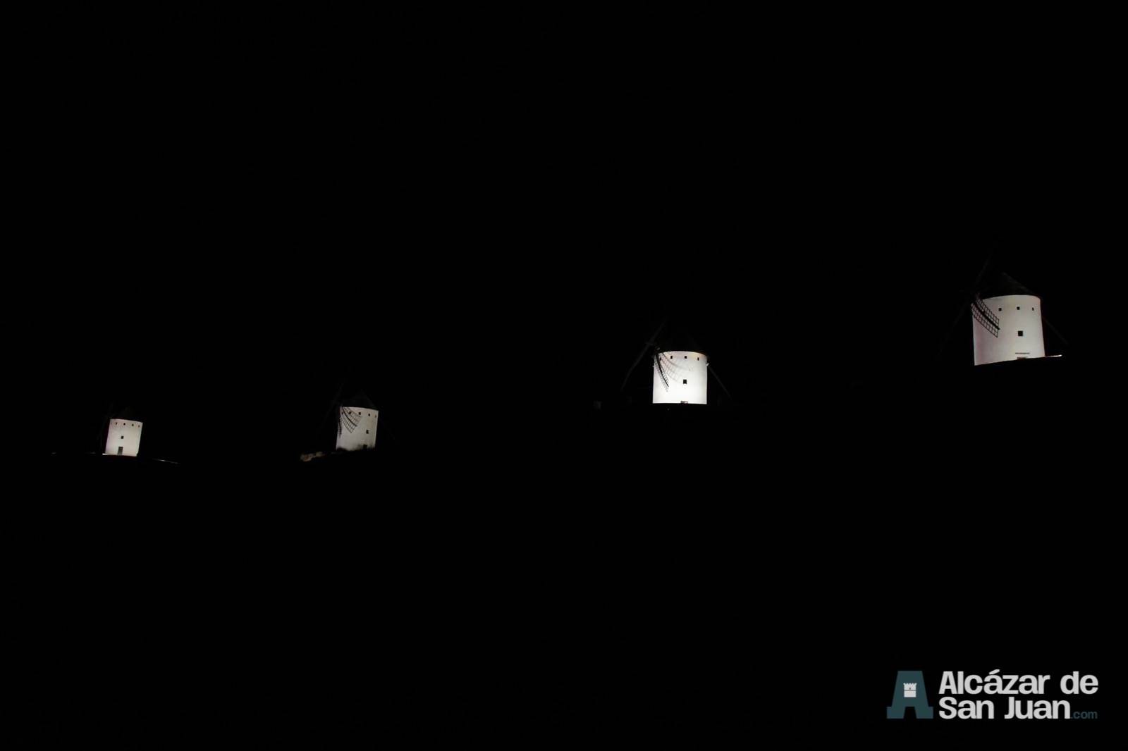 Los molinos de viento de Castilla-La Mancha con iluminación artística como reclamo artístico 4