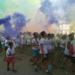 Cientos de personas participaron en la "Colours Run" solidaria de Herencia 22