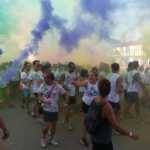 Cientos de personas participaron en la "Colours Run" solidaria de Herencia 2