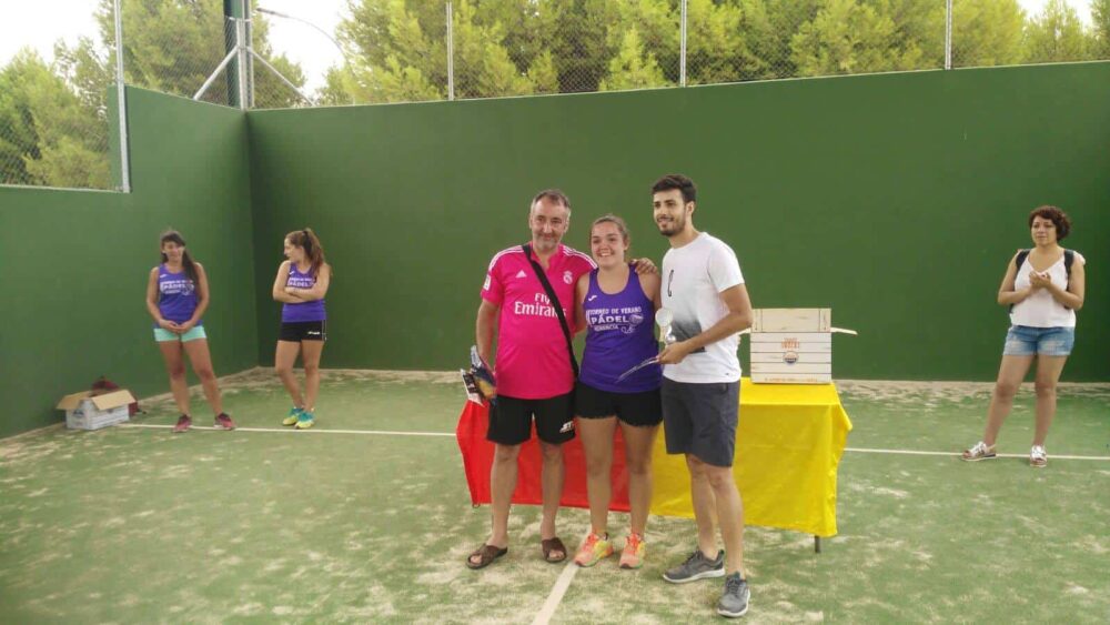 Fotografías de entrega de premios del II torneo de verano de pádel 14