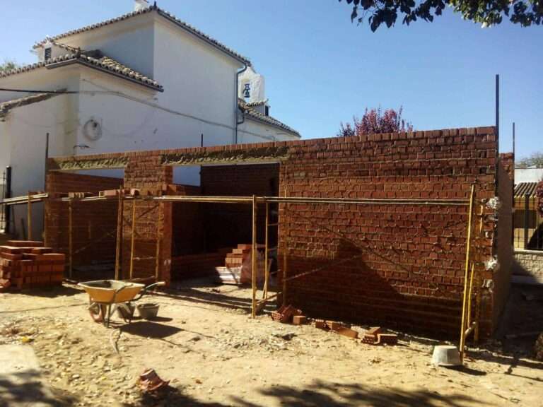Garaje para vehículos de protección civil y emergencias de Herencia