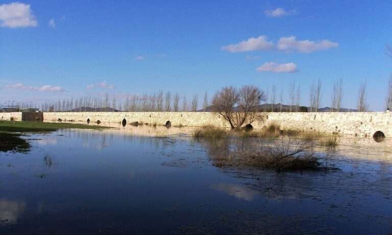 Rio Cigüela a su paso por Villarta de San Juan