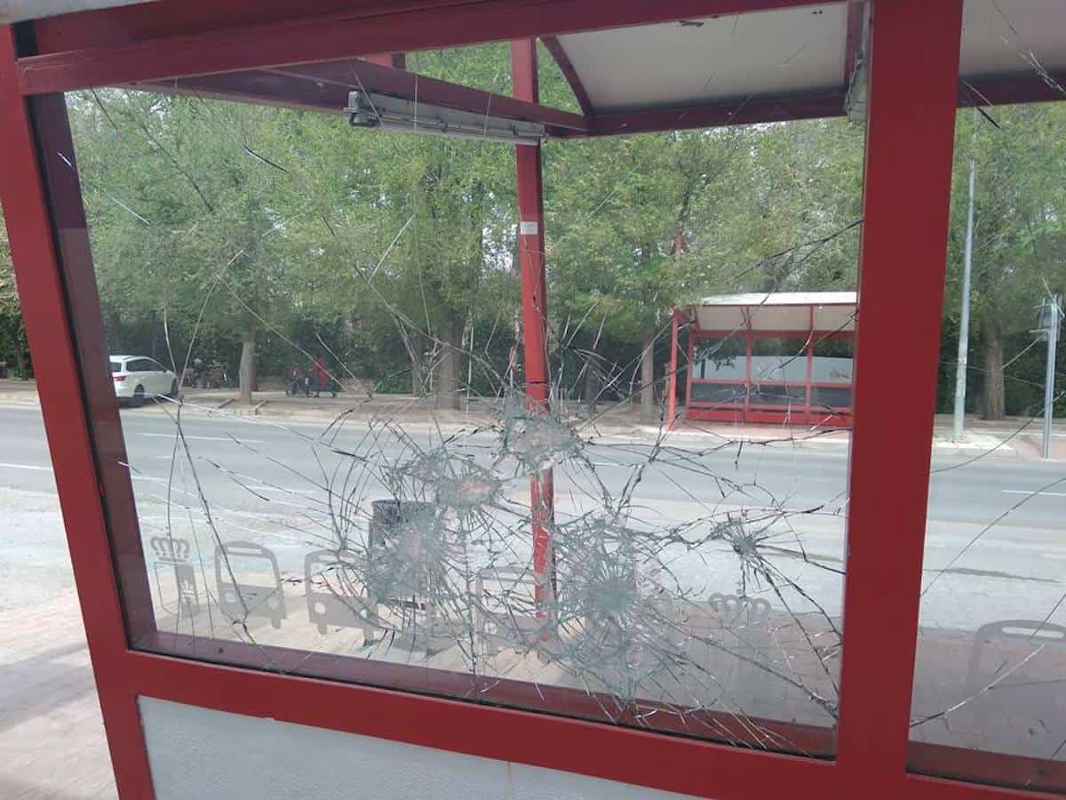 Ciudadanos denuncia el estado de la parada de autobuses de Herencia 6