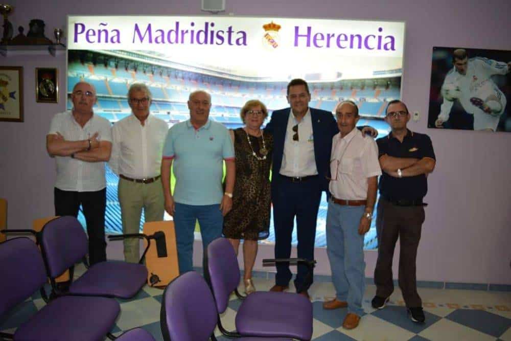 Tomas Roncero Ofreció Una Charla En La Peña Madridista De Herencia 0489