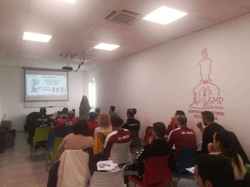 Celebrado el curso de reciclaje para utilizar el Desfibrilador Externo SemiAutomático (DESA) 4