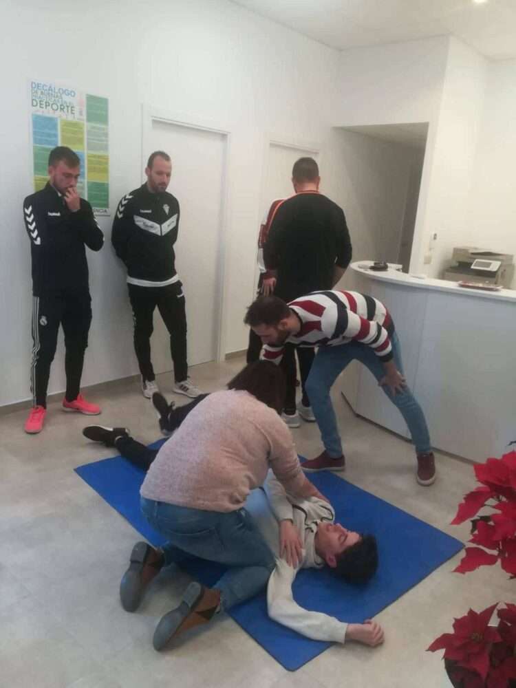 Celebrado el curso de reciclaje para utilizar el Desfibrilador Externo SemiAutomático (DESA) 5